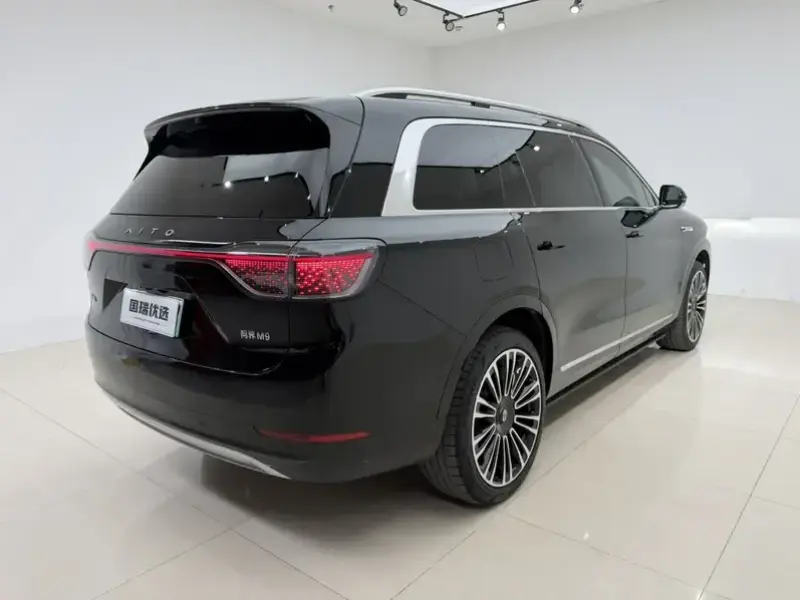 2024 Aito AITO M9 с пробегом 48 000 км