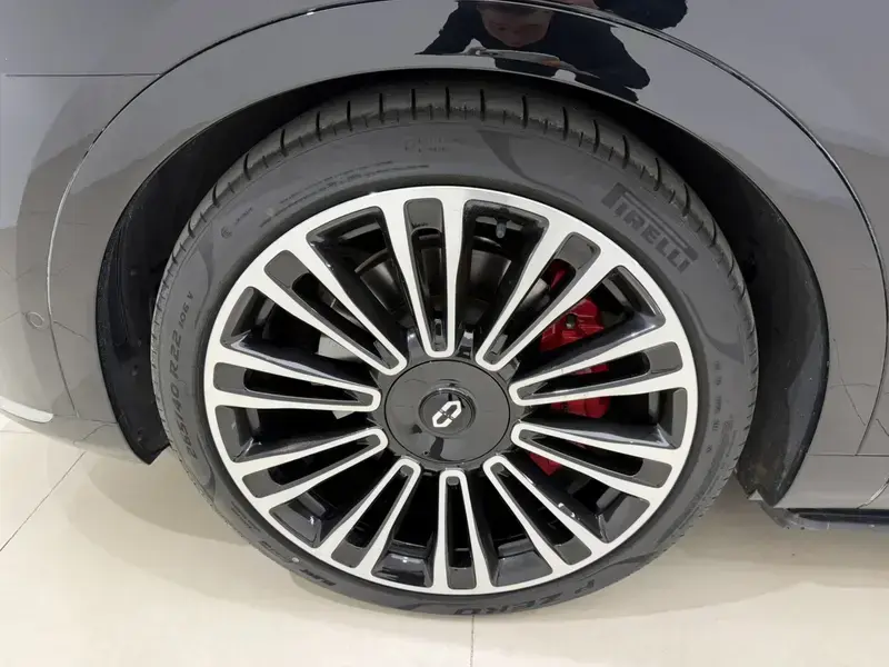 2024 Aito AITO M9 с пробегом 48 000 км