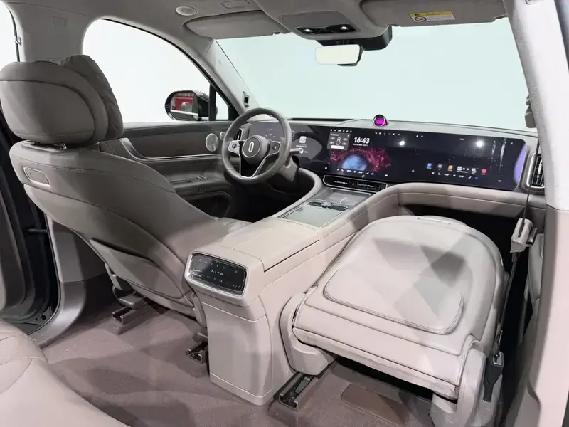 2024 Aito AITO M9 с пробегом 48 000 км