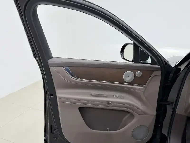 2024 Aito AITO M9 с пробегом 48 000 км