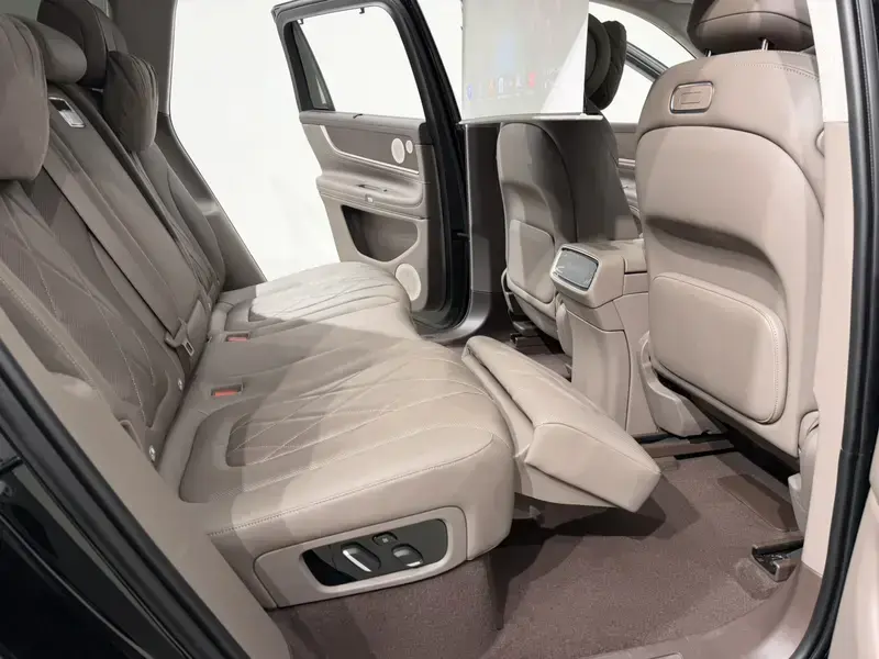 2024 Aito AITO M9 с пробегом 48 000 км