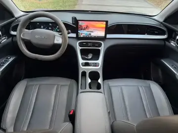2025 Geely Starry Wish с пробегом 16 000 км