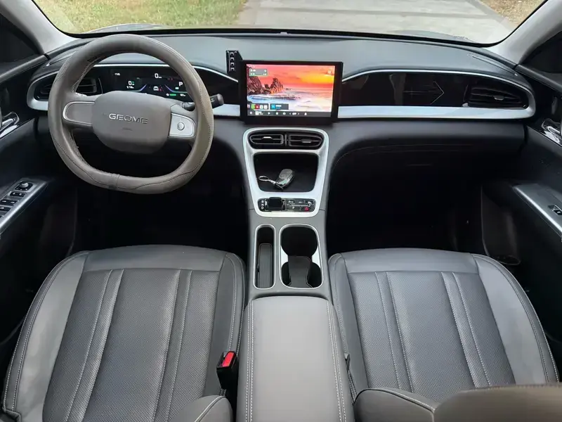 2025 Geely Starry Wish с пробегом 16 000 км