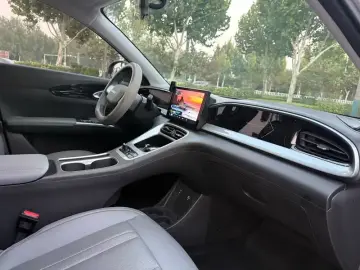 2025 Geely Starry Wish с пробегом 16 000 км