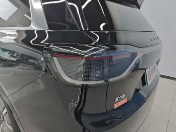 2024 Aito AITO M9 с пробегом 34 600 км