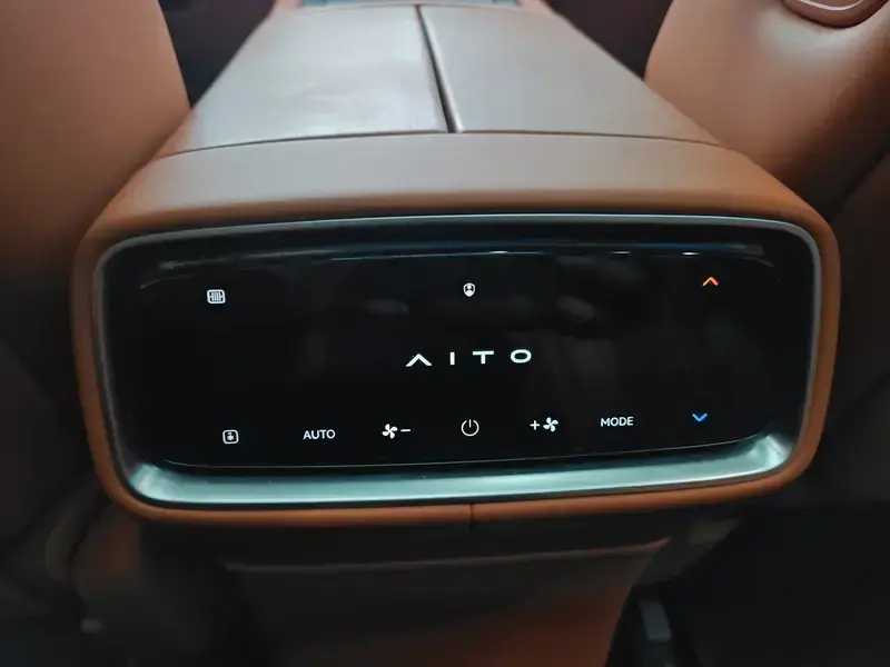2024 Aito AITO M9 с пробегом 34 600 км