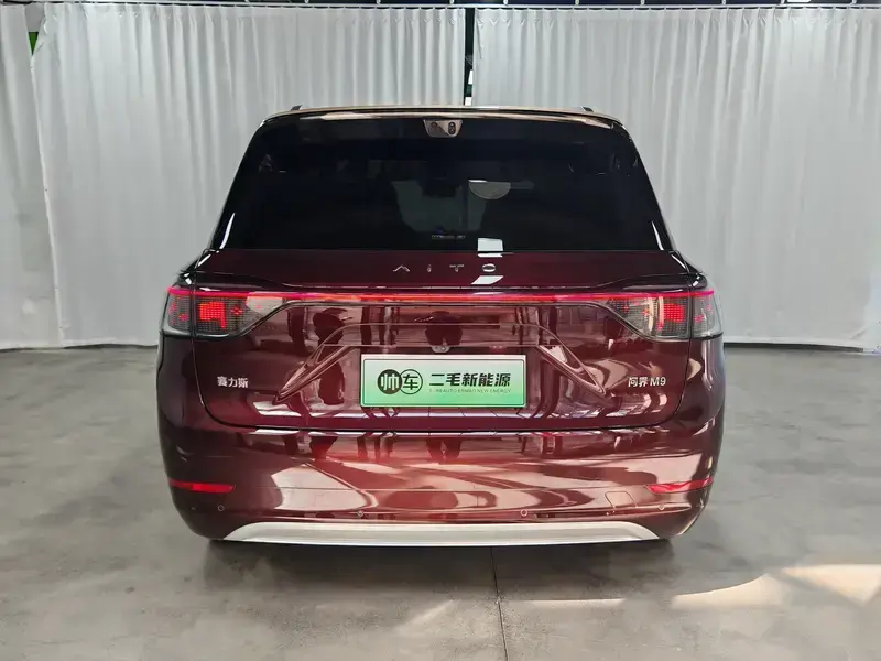 2025 Aito AITO M9 с пробегом 29 000 км