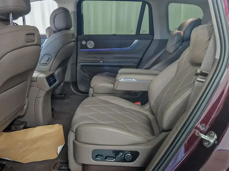 2025 Aito AITO M9 с пробегом 29 000 км