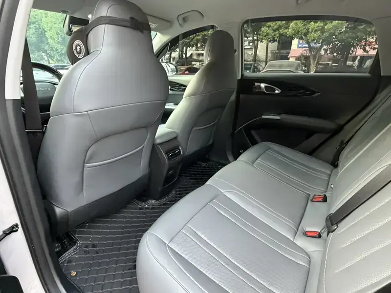 2026 Geely Starry Wish с пробегом 9 000 км