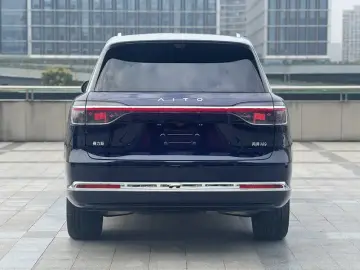 2026 Aito AITO M9 с пробегом 6 000 км