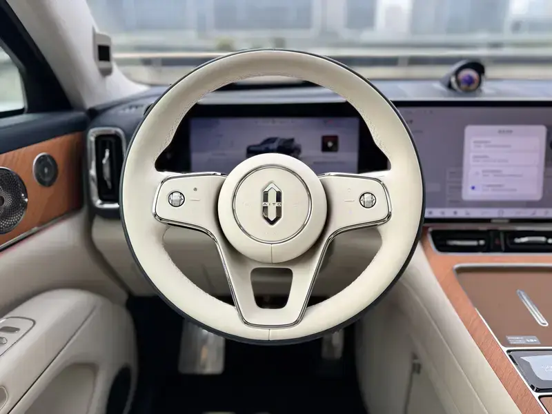 2026 Aito AITO M9 с пробегом 6 000 км