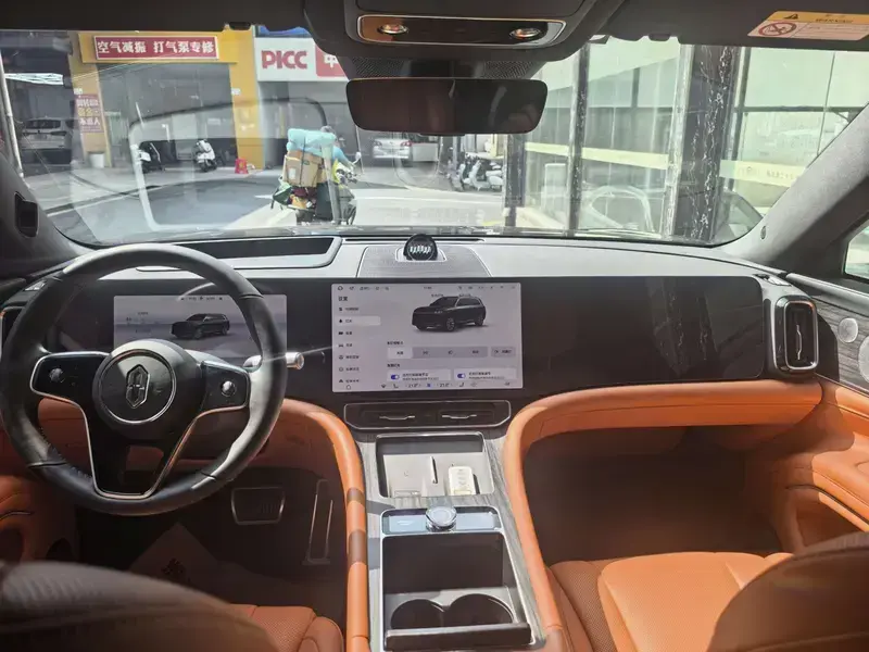 2024 Aito AITO M9 с пробегом 60 000 км