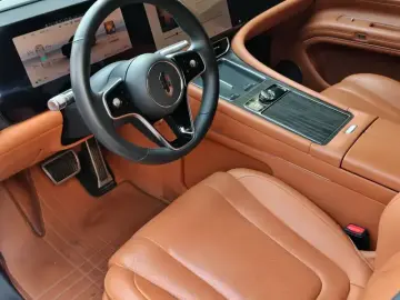 2024 Aito AITO M9 с пробегом 29 000 км
