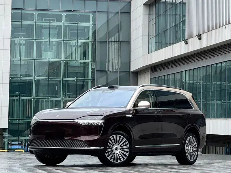 2025 Aito AITO M9 с пробегом 21 000 км