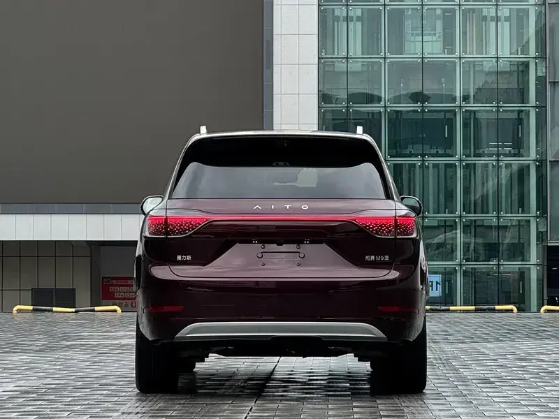 2025 Aito AITO M9 с пробегом 21 000 км