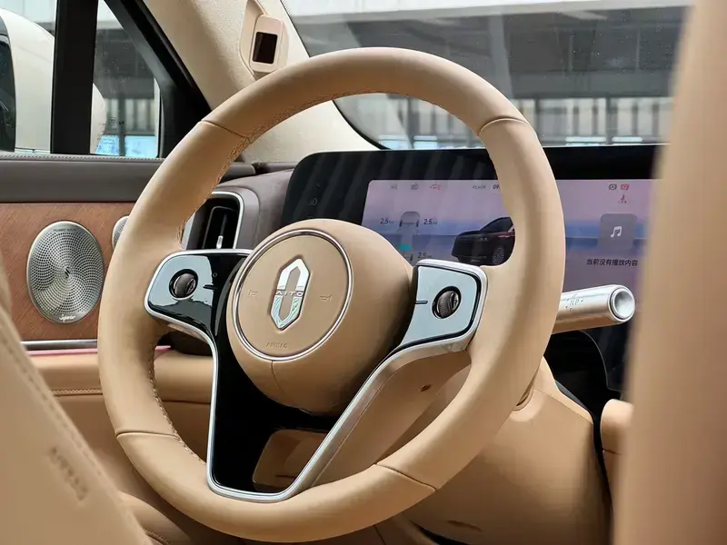 2025 Aito AITO M9 с пробегом 21 000 км
