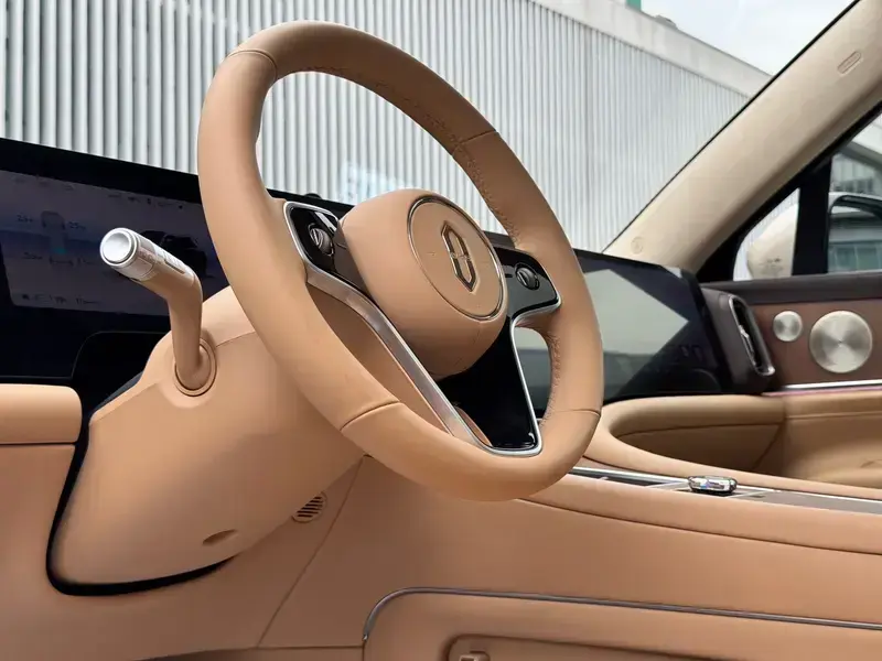 2025 Aito AITO M9 с пробегом 21 000 км