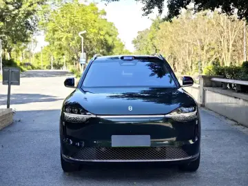 2025 Aito AITO M9 с пробегом 15 000 км