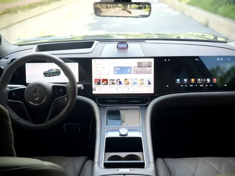 2025 Aito AITO M9 с пробегом 15 000 км