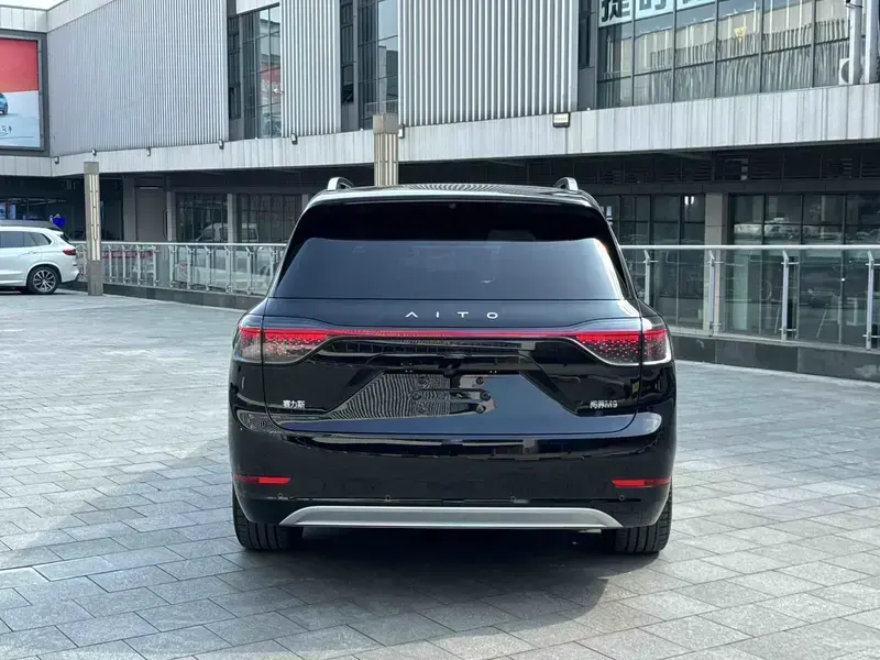 2024 Aito AITO M9 с пробегом 32 000 км