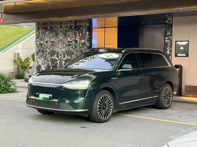 2025 Aito AITO M9 с пробегом 24 000 км
