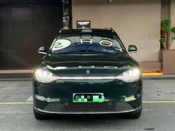 2025 Aito AITO M9 с пробегом 24 000 км