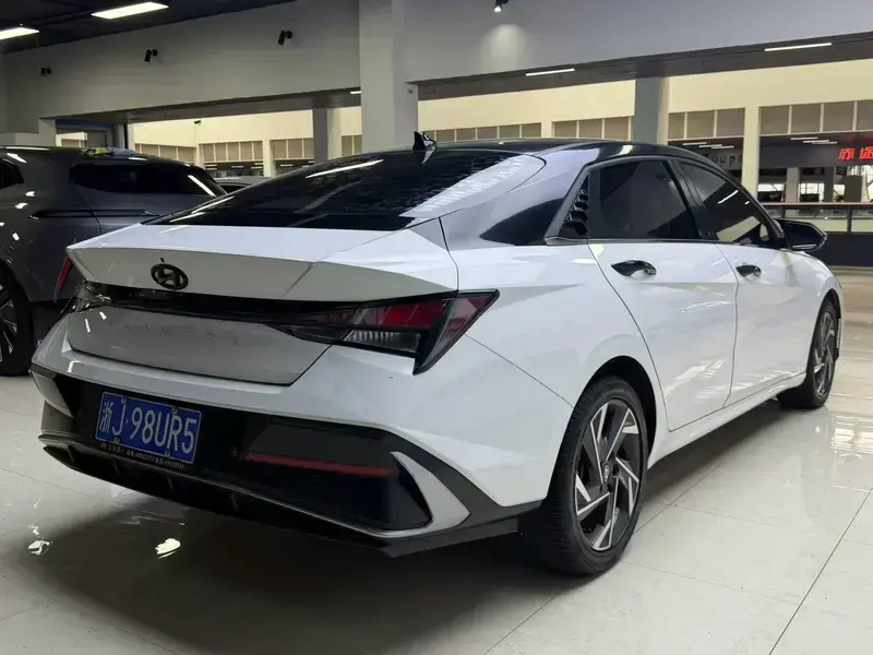 2023 Hyundai Elantra Plug-in Hybrid с пробегом 33 000 км