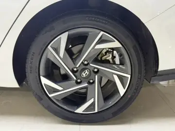 2023 Hyundai Elantra Plug-in Hybrid с пробегом 33 000 км