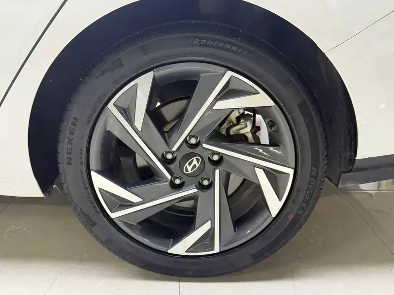 2023 Hyundai Elantra Plug-in Hybrid с пробегом 33 000 км