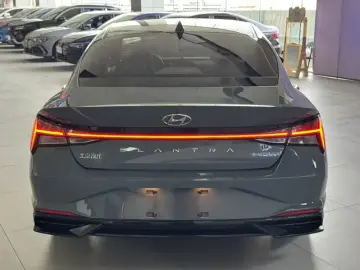 2022 Hyundai Elantra Plug-in Hybrid с пробегом 21 000 км