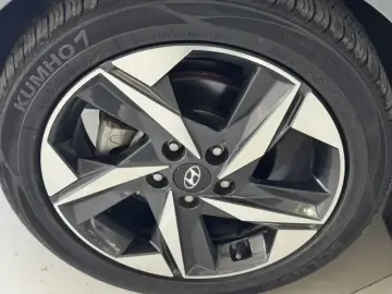 2022 Hyundai Elantra Plug-in Hybrid с пробегом 21 000 км