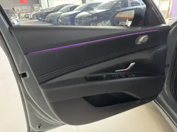 2022 Hyundai Elantra Plug-in Hybrid с пробегом 21 000 км