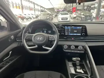 2023 Hyundai Elantra Plug-in Hybrid с пробегом 11 200 км