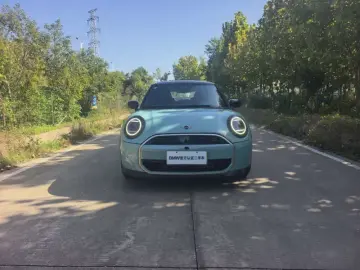 2025 Mini Electric MINI COOPER с пробегом 8 000 км