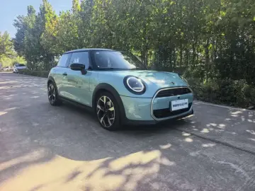 2025 Mini Electric MINI COOPER с пробегом 8 000 км