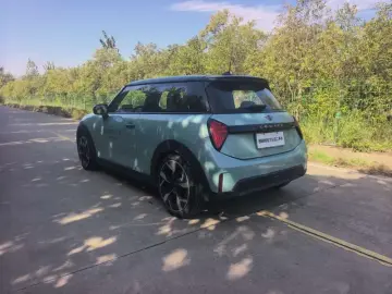 2025 Mini Electric MINI COOPER с пробегом 8 000 км