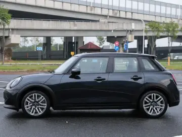 2025 Mini Electric MINI COOPER с пробегом 4 000 км