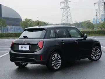 2025 Mini Electric MINI COOPER с пробегом 4 000 км