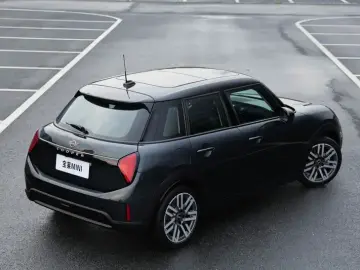 2025 Mini Electric MINI COOPER с пробегом 4 000 км