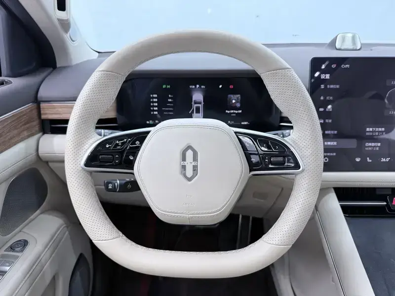 2024 Aito AITO M7 с пробегом 46 000 км