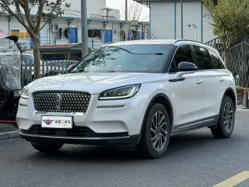 Lincoln Adventurer NEV