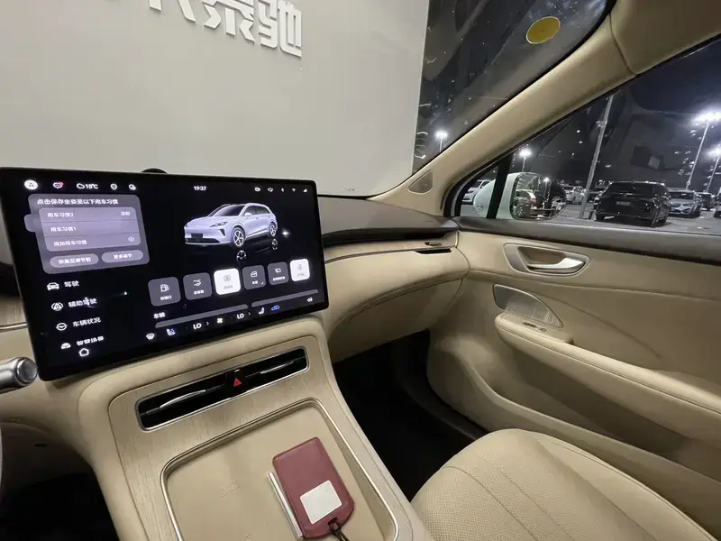 2025 Stelato SUV с пробегом 9 000 км