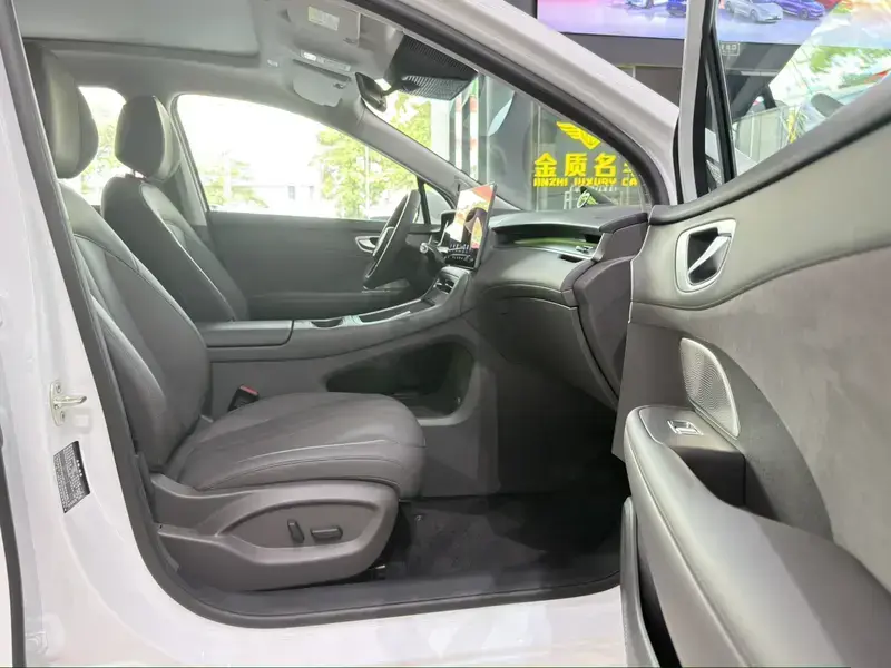 2025 Stelato SUV с пробегом 3 800 км