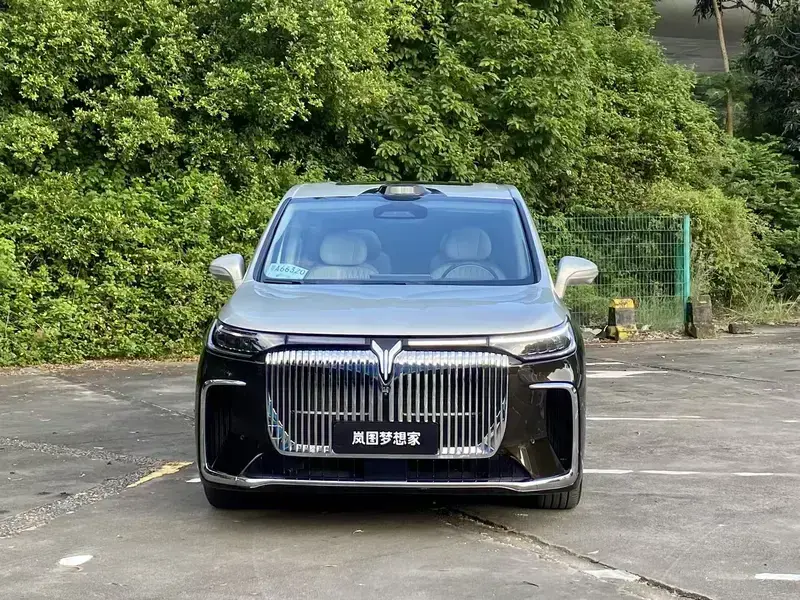 2025 Voyah Dreamer с пробегом 37 000 км
