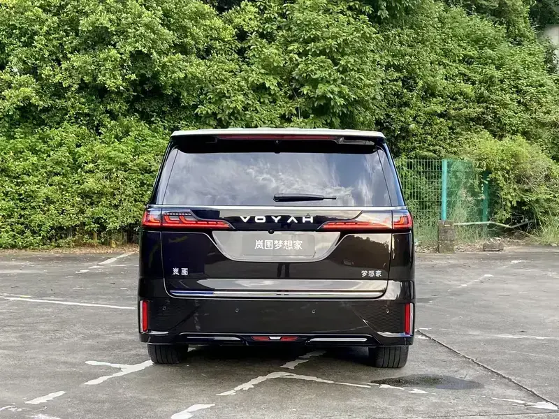 2025 Voyah Dreamer с пробегом 37 000 км