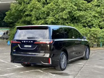 2025 Voyah Dreamer с пробегом 37 000 км