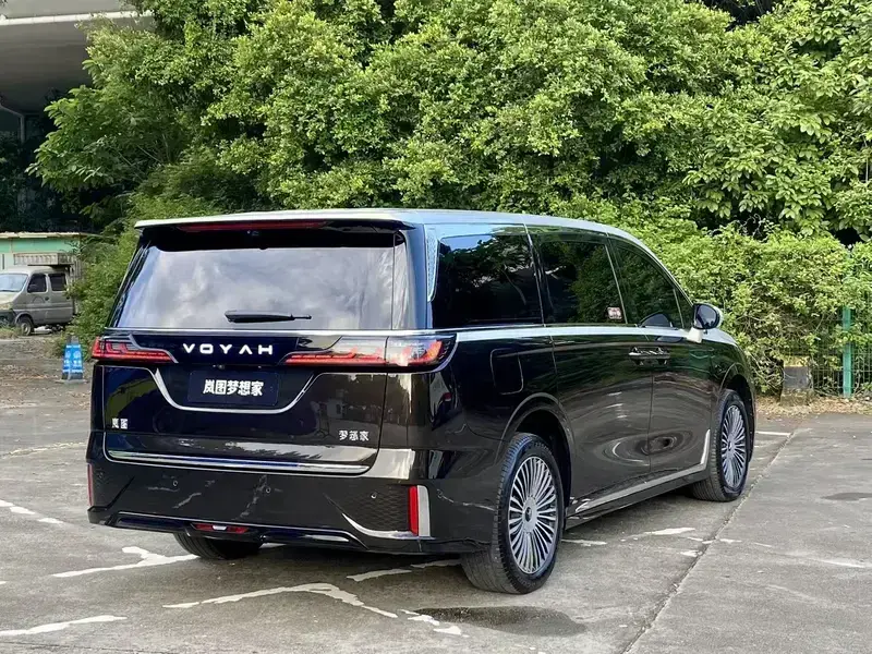 2025 Voyah Dreamer с пробегом 37 000 км