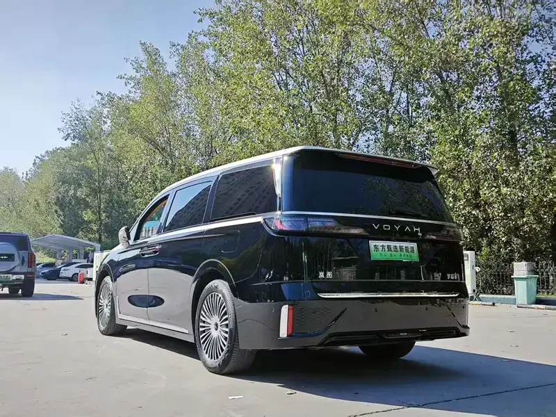 2025 Voyah Dreamer с пробегом 26 000 км