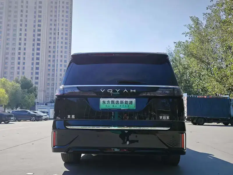 2025 Voyah Dreamer с пробегом 26 000 км