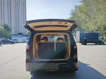 2025 Voyah Dreamer с пробегом 26 000 км